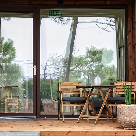 Azen Cool House Bed & Breakfast