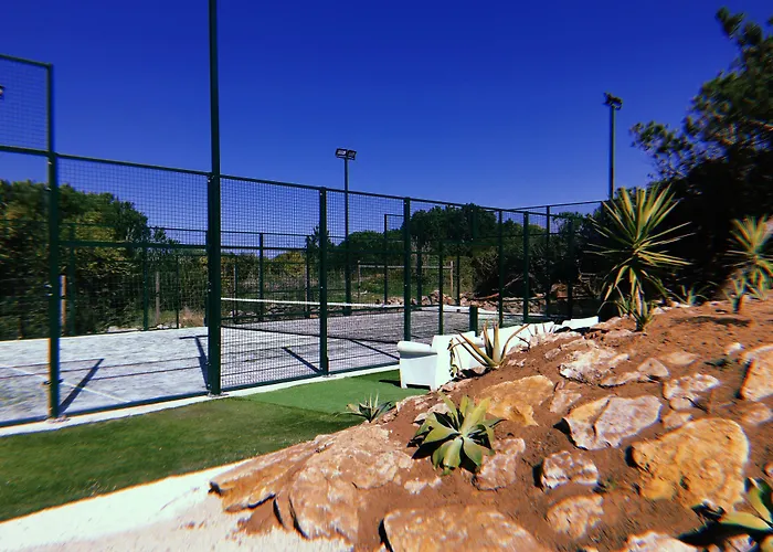 Azen Cool House Bed & Breakfast