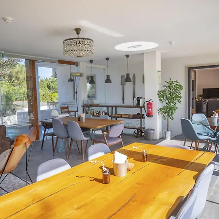 Azen Cool House Bed & Breakfast