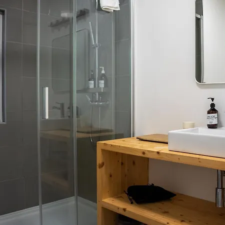 Azen Cool House Bed & Breakfast