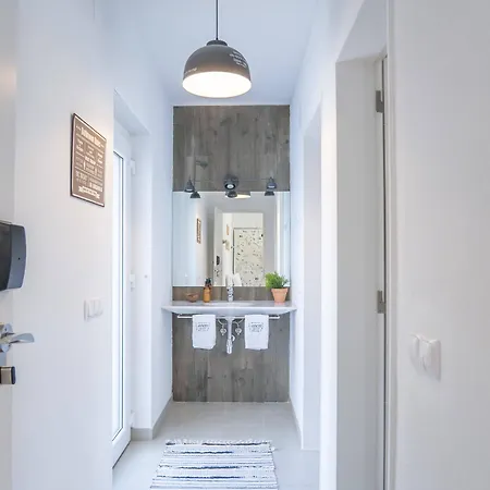 Azen Cool House Bed & Breakfast
