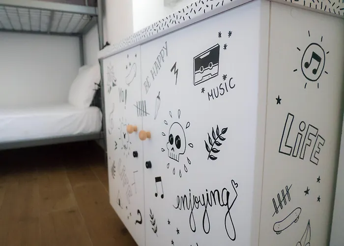 Azen Cool House 3* 아젠하스도마르
