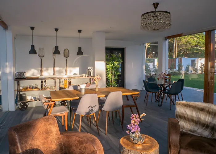B&B Azen Cool House